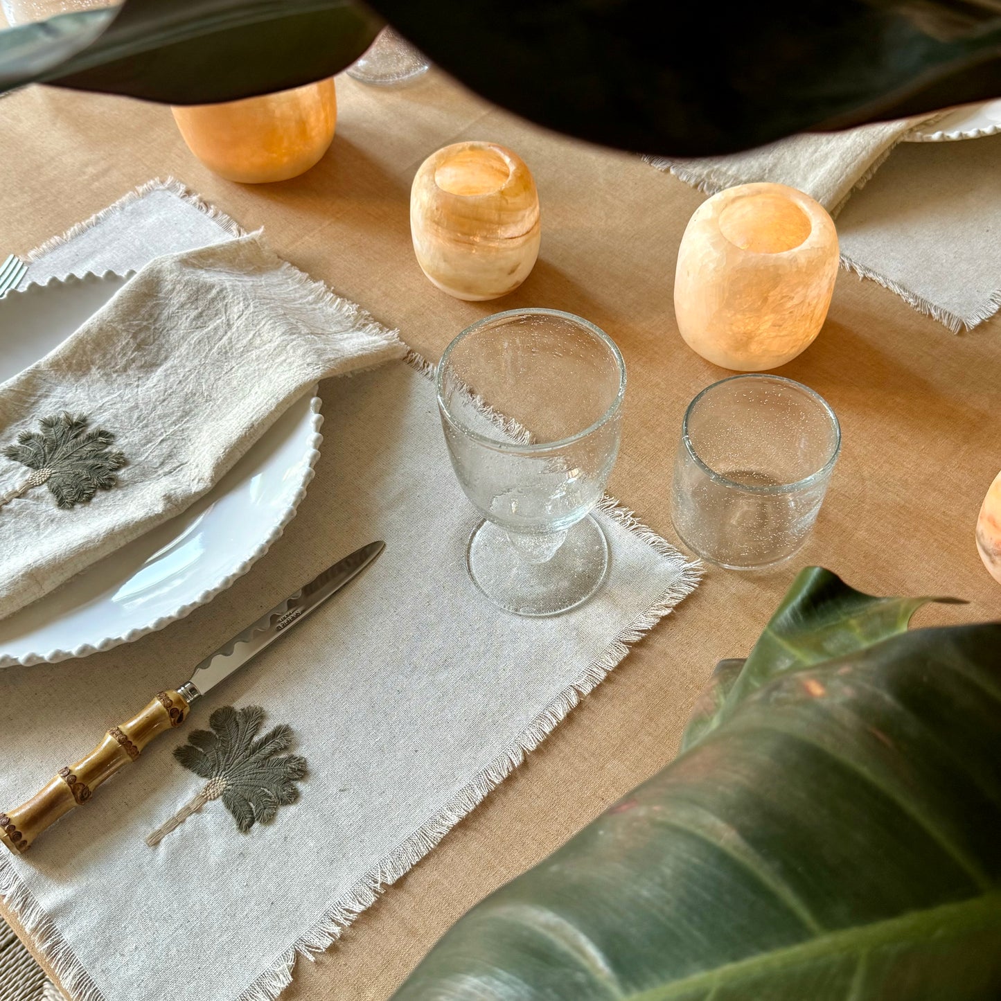 Servet Always Summer, naturel met geborduurde palm, 45x45, set van 2