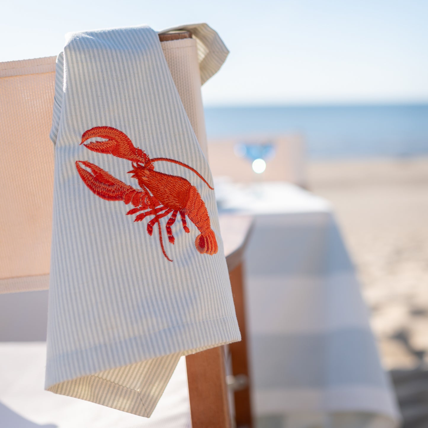 Servet lichtblauw/wit gestreept met geborduurde kreeft - Fresh Lobster set van 2