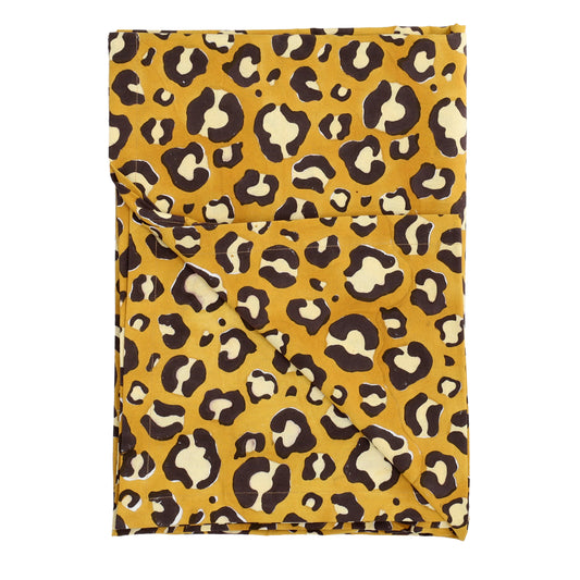 Tafelkleed Leopard Love, luipaard print in okergeel
